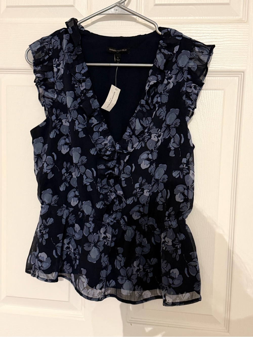 Banana Republic Navy Blue Floral Ruffled Sleeveless Blouse - Picture 2 of 3